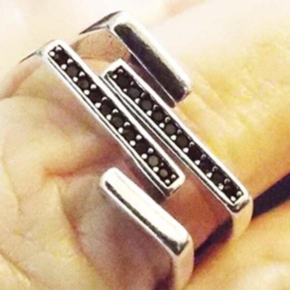 *NEW MINIMALIST SILVERY FOUR BYPASS RINGS W/ BLACK CRYSTALS SZ. 6 RING 67 - Picture 3 of 3